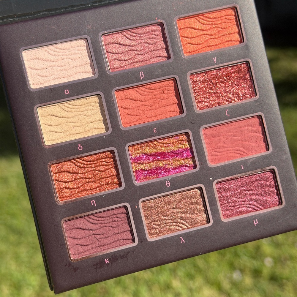 DITO PERSEPHONE Vibrant 12-Color Eyeshadow Palette